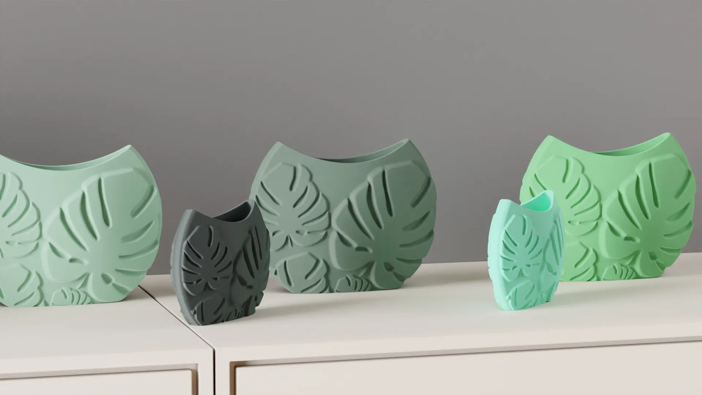 Jarrón decorativo con hojas tropicales en relieve