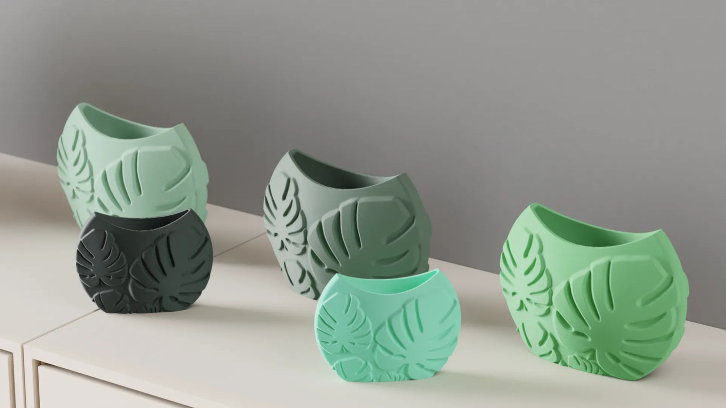 Jarrón decorativo con hojas tropicales en relieve