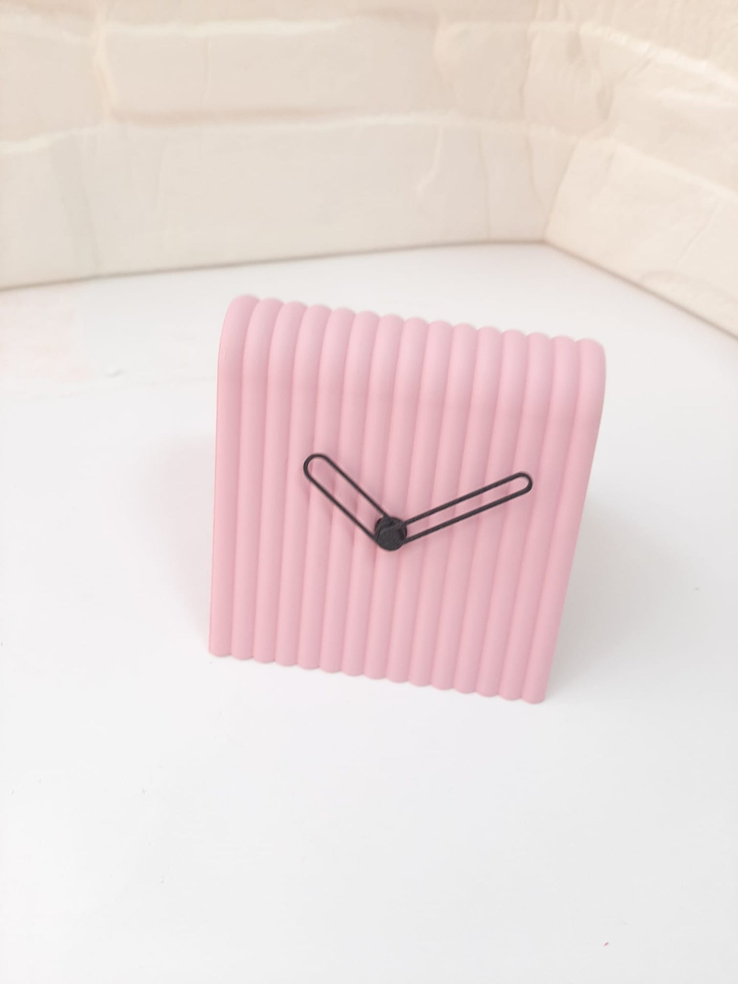 Reloj de Mesa Mini en 3D – Diseño Moderno en Forma de A