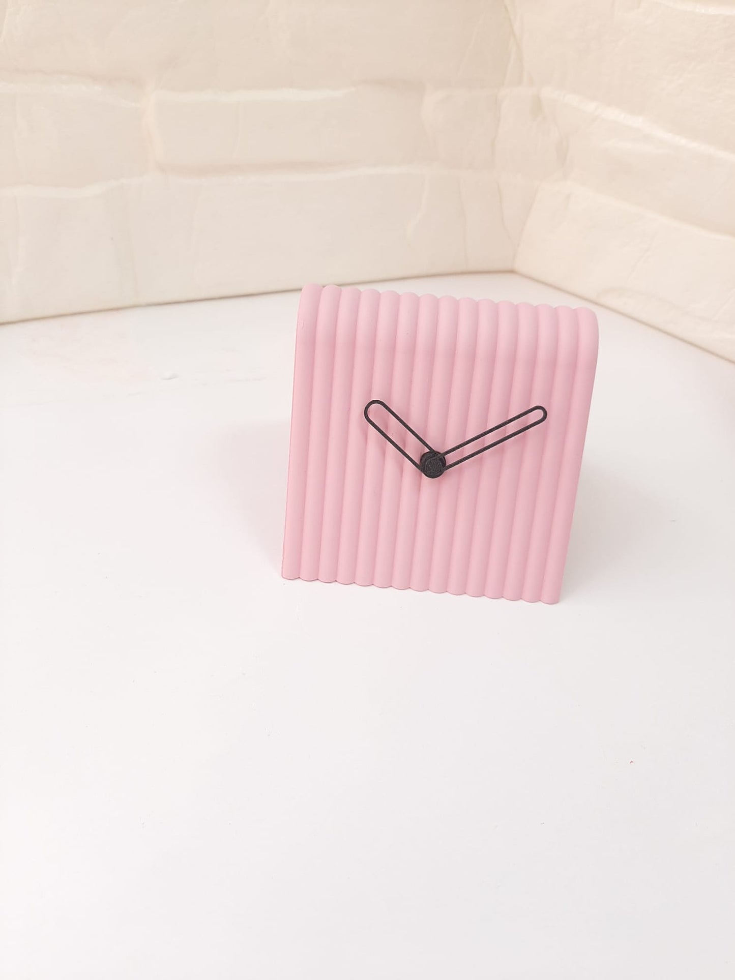 Reloj de Mesa Mini en 3D – Diseño Moderno en Forma de A