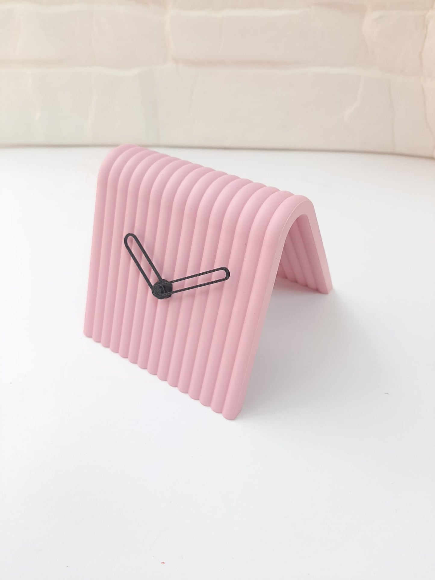 Reloj de Mesa Mini en 3D – Diseño Moderno en Forma de A