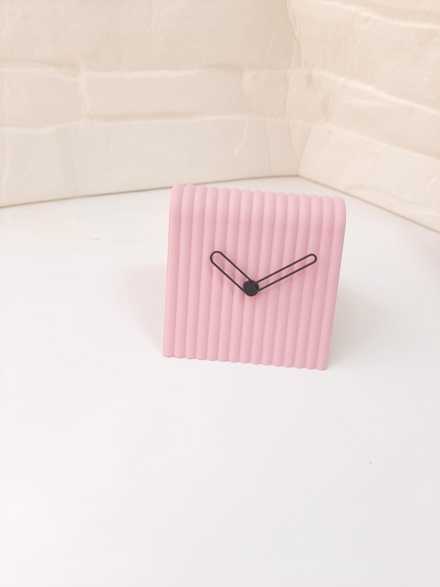 Reloj de Mesa Mini en 3D – Diseño Moderno en Forma de A