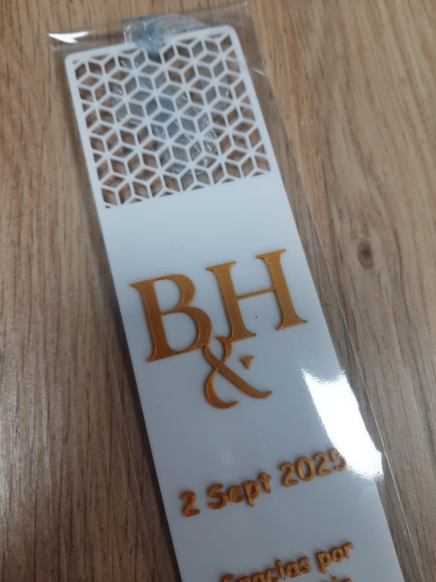 Marcapáginas personalizado perforado