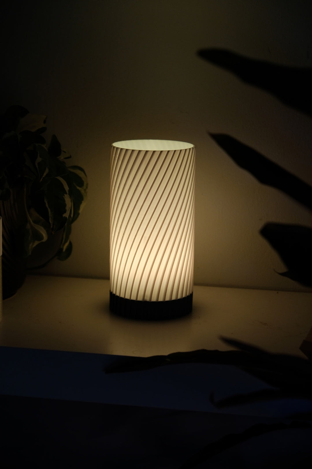 Set 2 Lámparas de Mesa con Diseño en Espiral | Lámpara de Noche Minimalista | Iluminación de Ambiente 3D