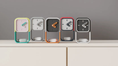 Reloj de Mesa Vertical Impreso en 3D: Diseño Moderno y Colorido con caja secreta trasera.