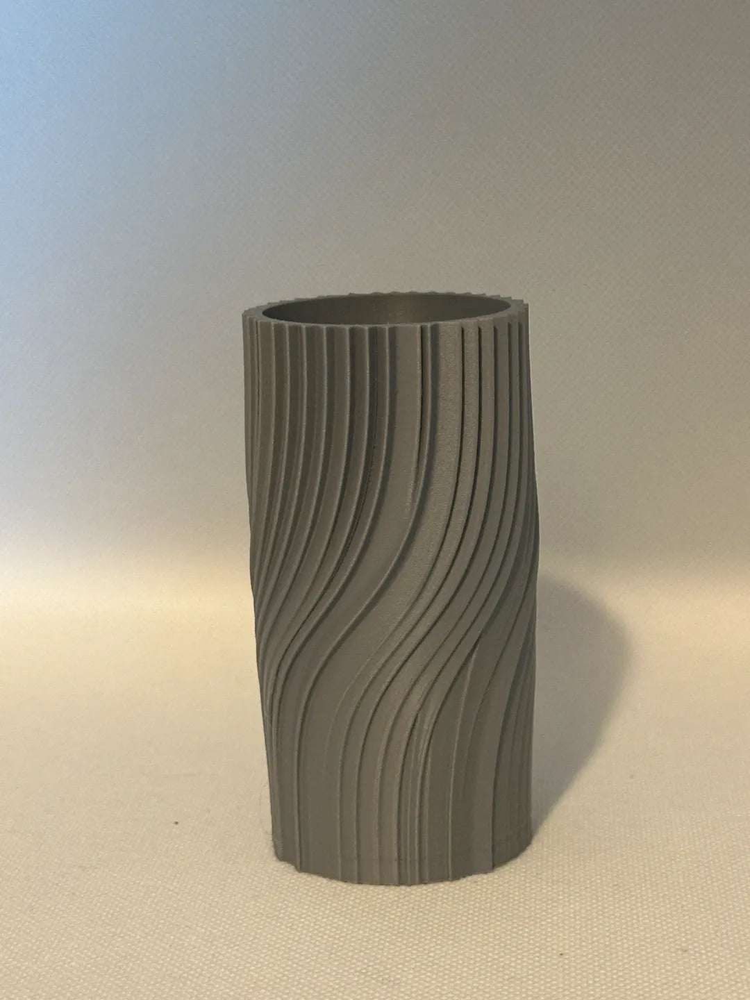 Jarrón minimalista ondulado,18cm | Florero escultural estilo nórdico