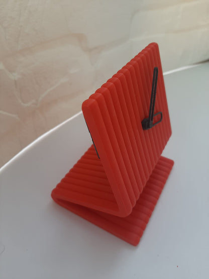 Reloj de Mesa Moderno en 3D: Diseño Esculpido Minimalista