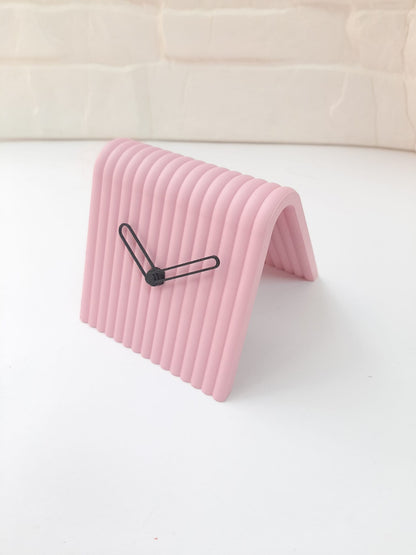 Reloj de Mesa Mini en 3D – Diseño Moderno en Forma de A