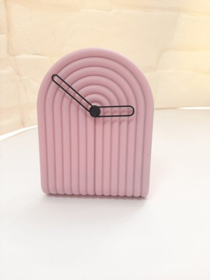Reloj de Escritorio Estilo Bauhaus | Reloj de Arco Texturizado | Decoración Moderna y Geométrica